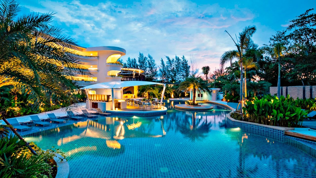 Novotel Phuket Karon Beach Resort Et Spa