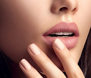 10 des meilleurs brillants dodus pour augmenter le volume des lèvres